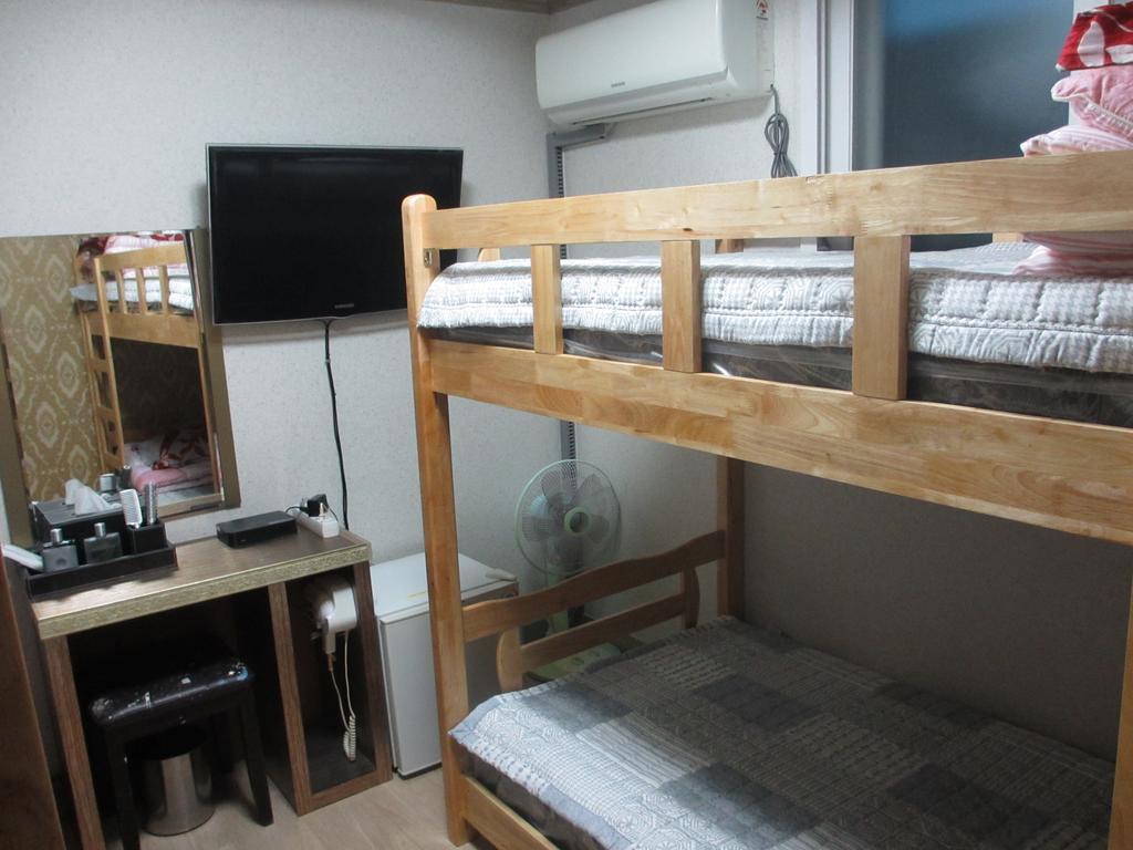 Moiri Guesthouse Yeosu Exterior foto